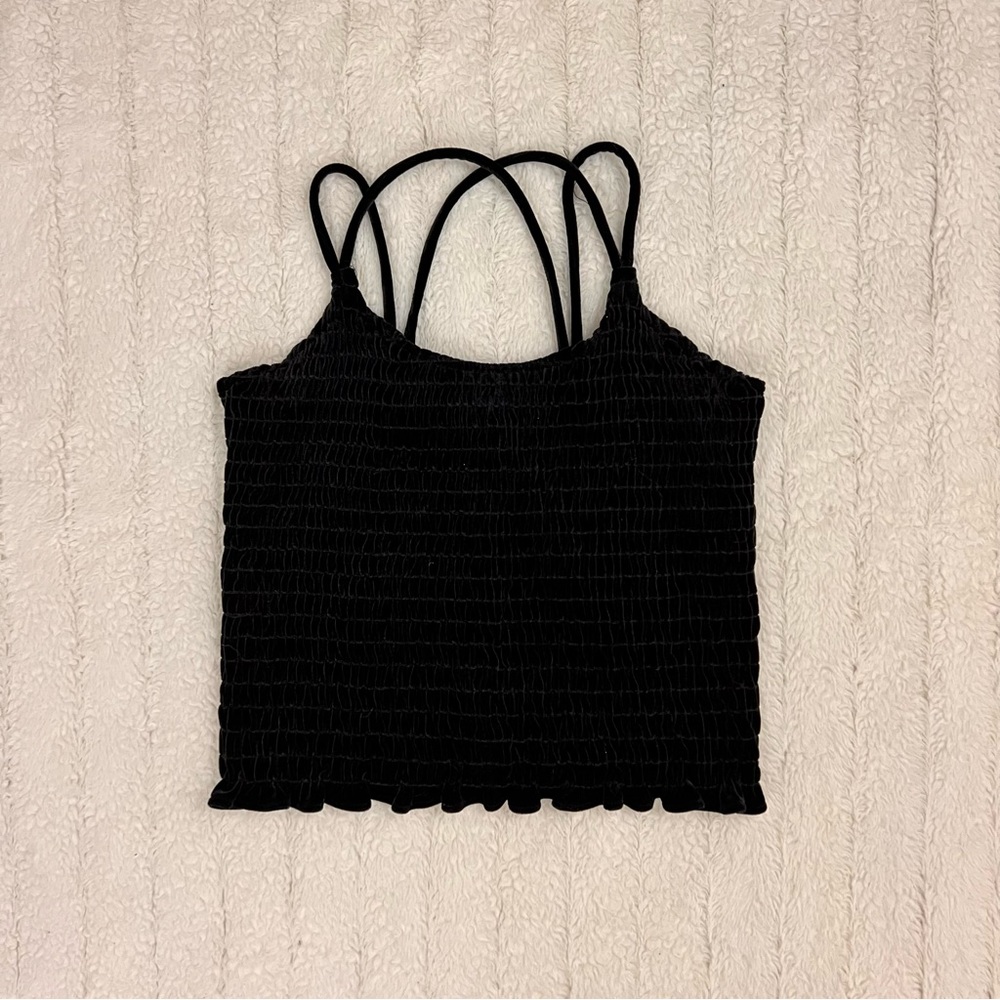 The absolute cutest 90s/Y2k cropped top 🖤